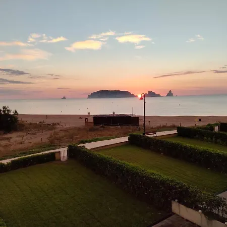 Pis A Peu De Platja Amb Vistes *