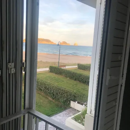 Pis A Peu De Platja Amb Vistes